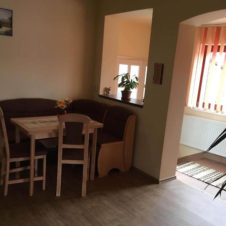Bicsak Apartman Appartamento Joseni Esterno foto
